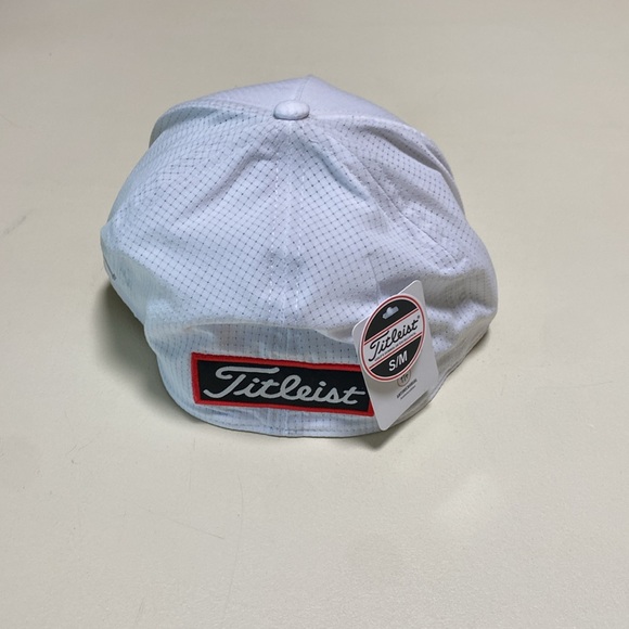 NWT: Men’s Titleist Golf Hat. - Picture 3 of 6